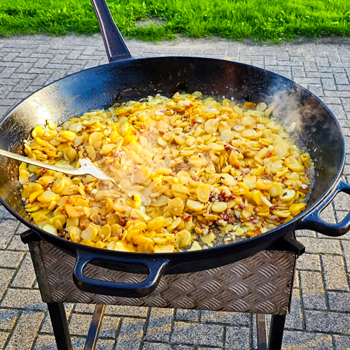 Bratkartoffeln vor Ort aus der Riesenpfanne